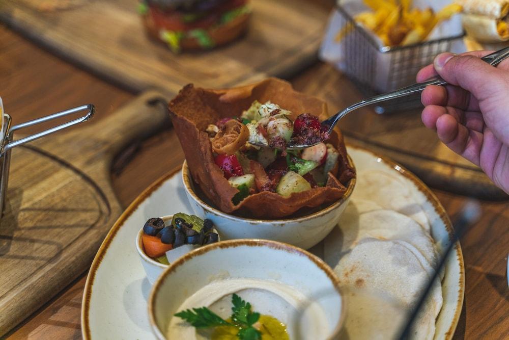 Отель Doubletree By Hilton Doha - Al Sadd Экстерьер фото A Greek salad served in a pita