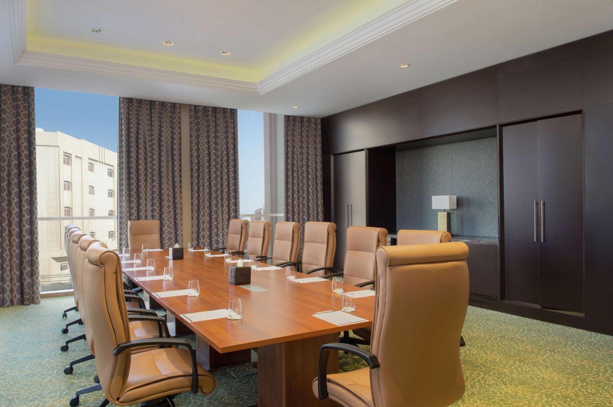 Отель Doubletree By Hilton Doha - Al Sadd Экстерьер фото Boardroom