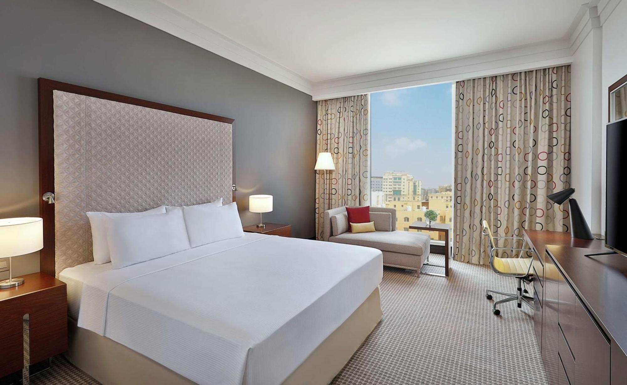 Отель Doubletree By Hilton Doha - Al Sadd Экстерьер фото A guest room at the hotel