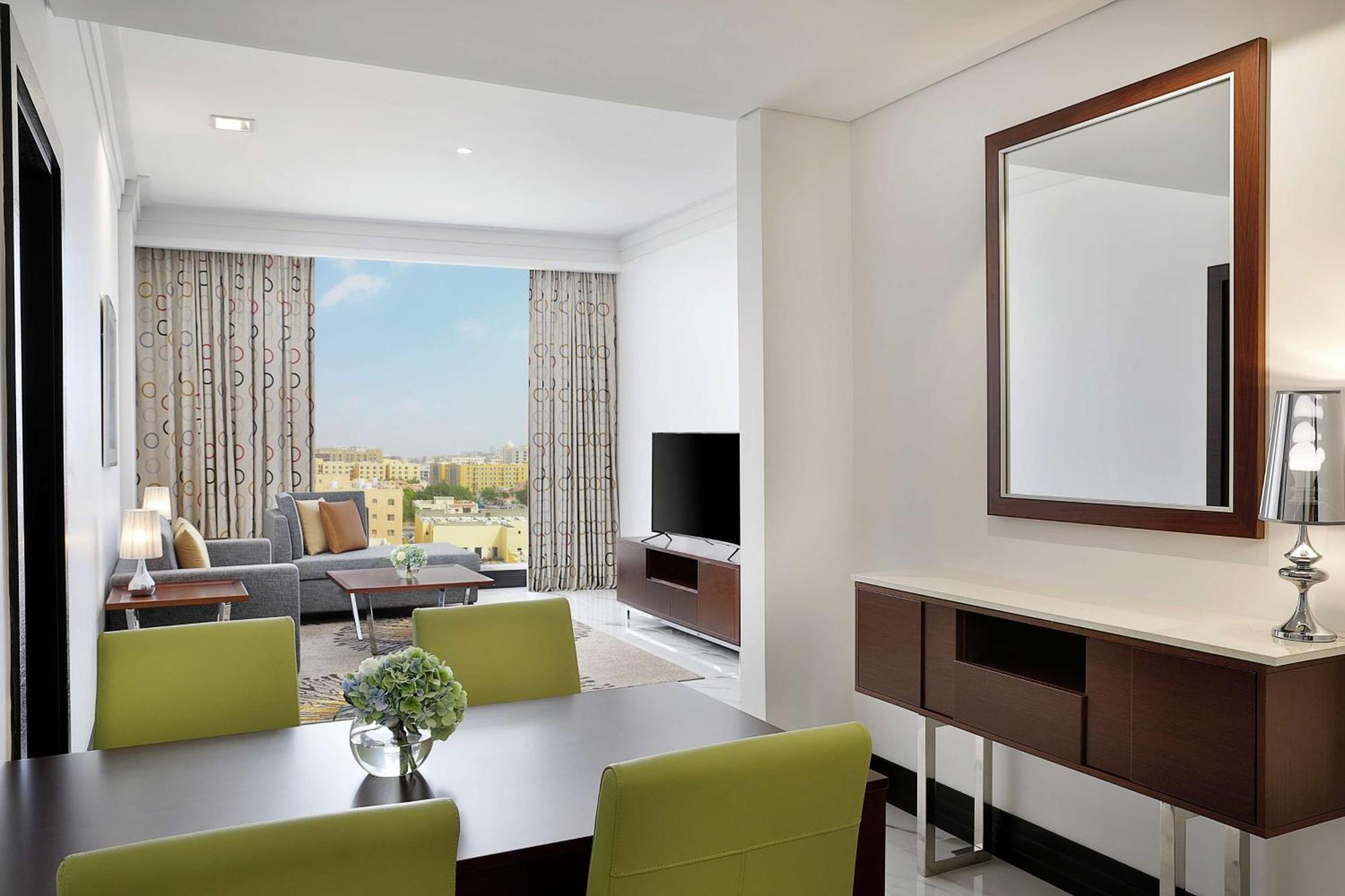Отель Doubletree By Hilton Doha - Al Sadd Экстерьер фото