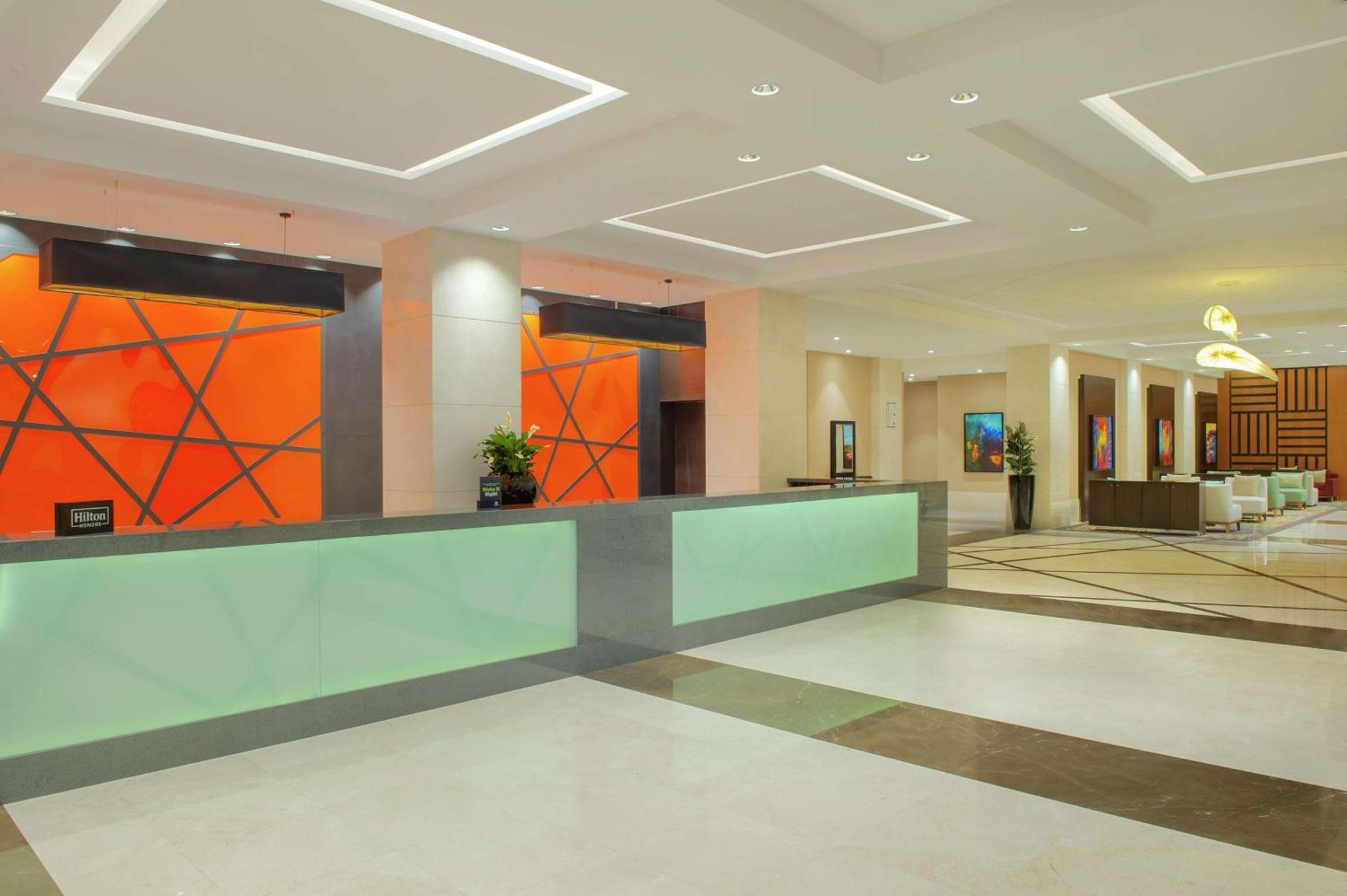 Отель Doubletree By Hilton Doha - Al Sadd Экстерьер фото Lobby