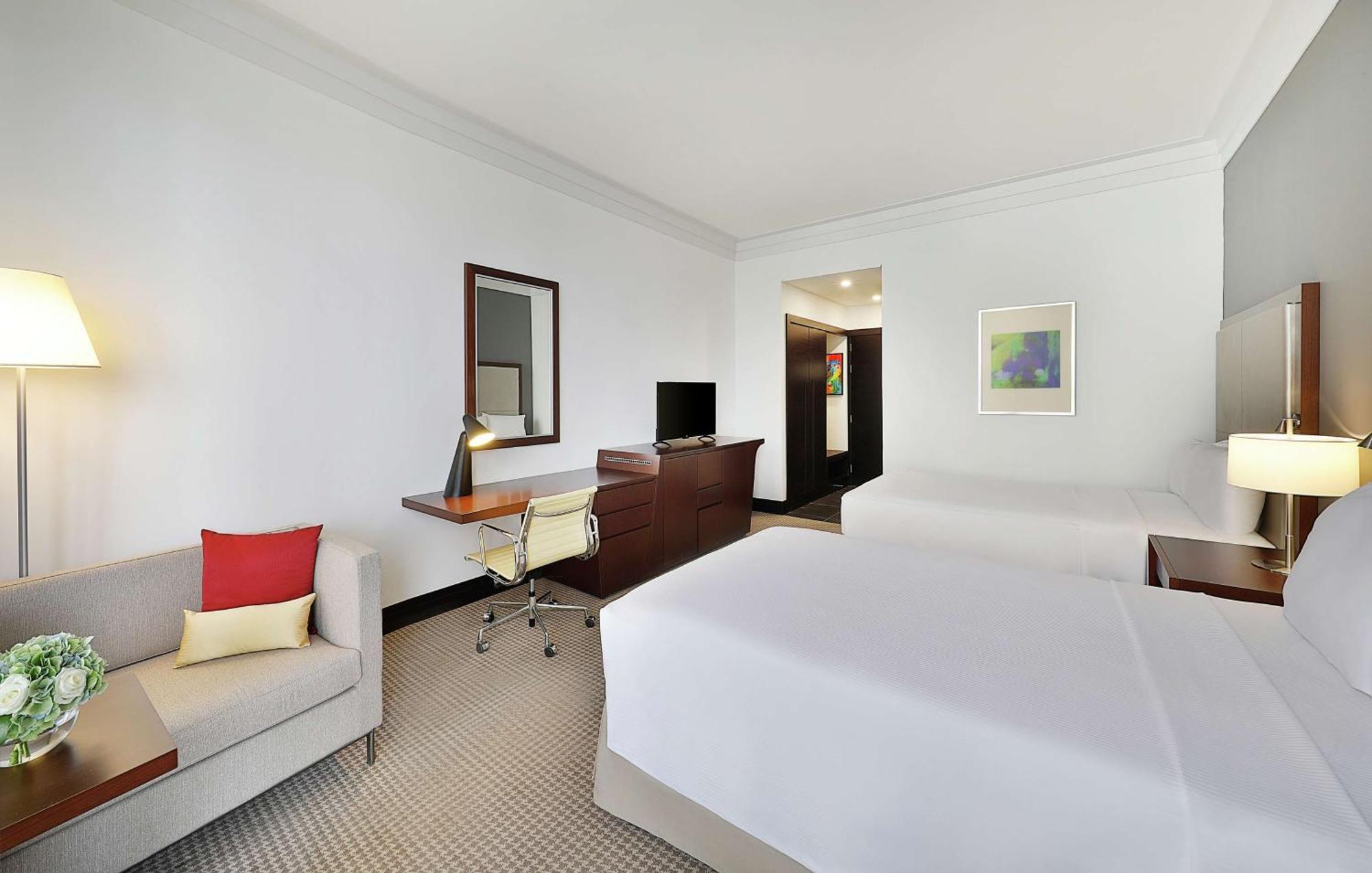 Отель Doubletree By Hilton Doha - Al Sadd Экстерьер фото A room at the hotel