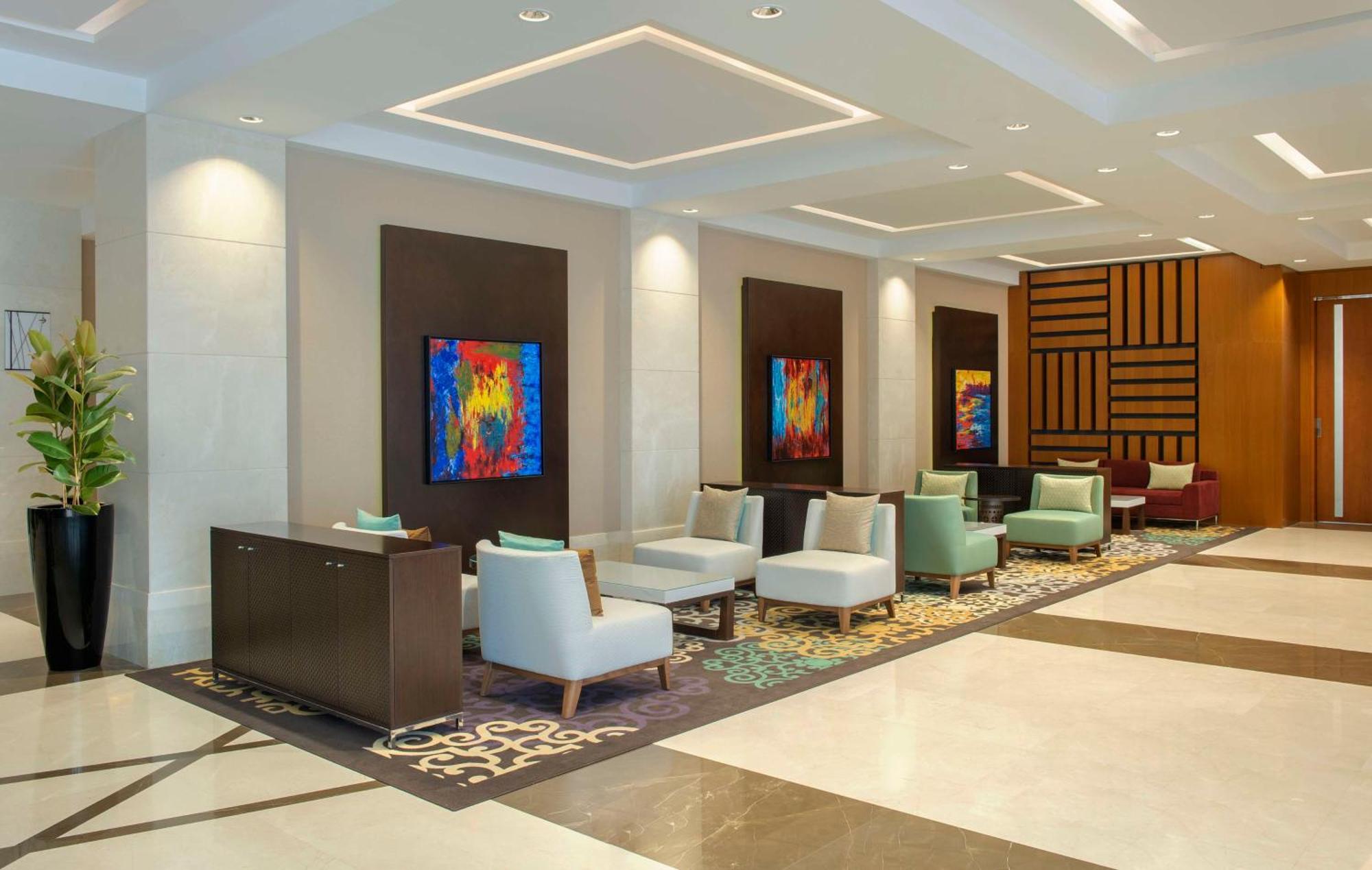 Отель Doubletree By Hilton Doha - Al Sadd Экстерьер фото Lobby