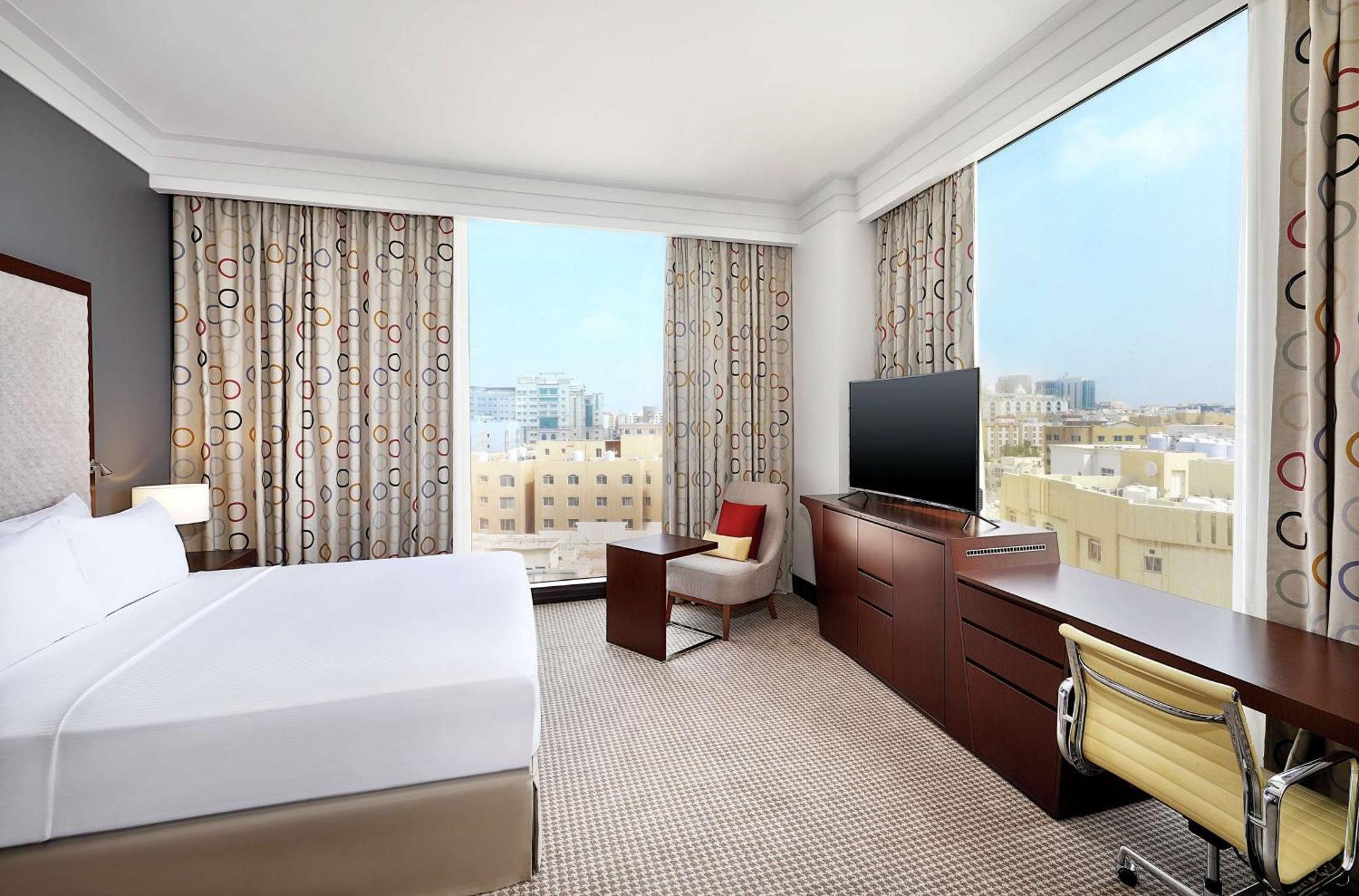 Отель Doubletree By Hilton Doha - Al Sadd Экстерьер фото