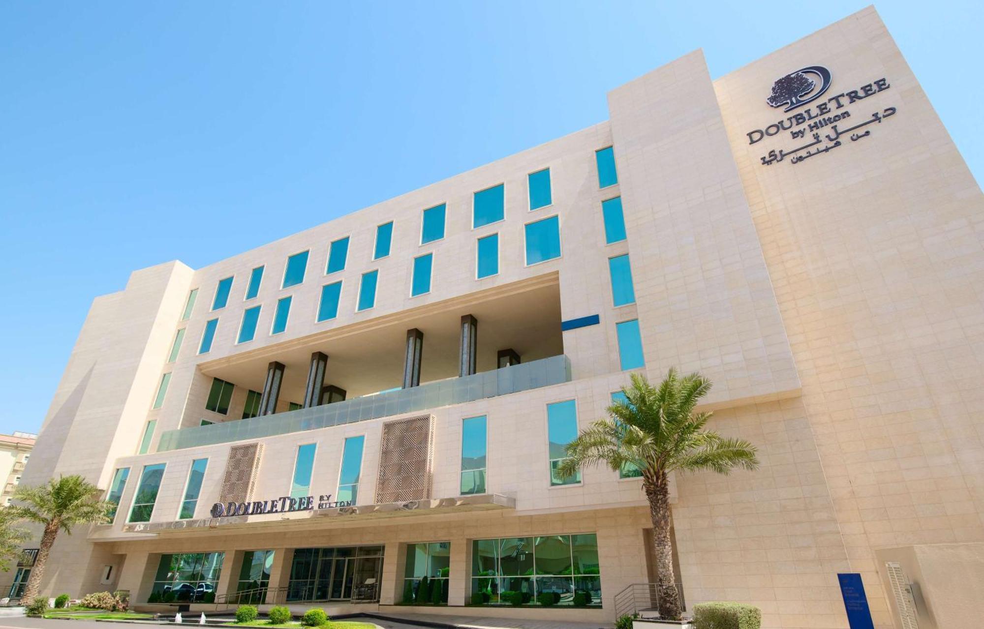 Отель Doubletree By Hilton Doha - Al Sadd Экстерьер фото The hotel in 2015