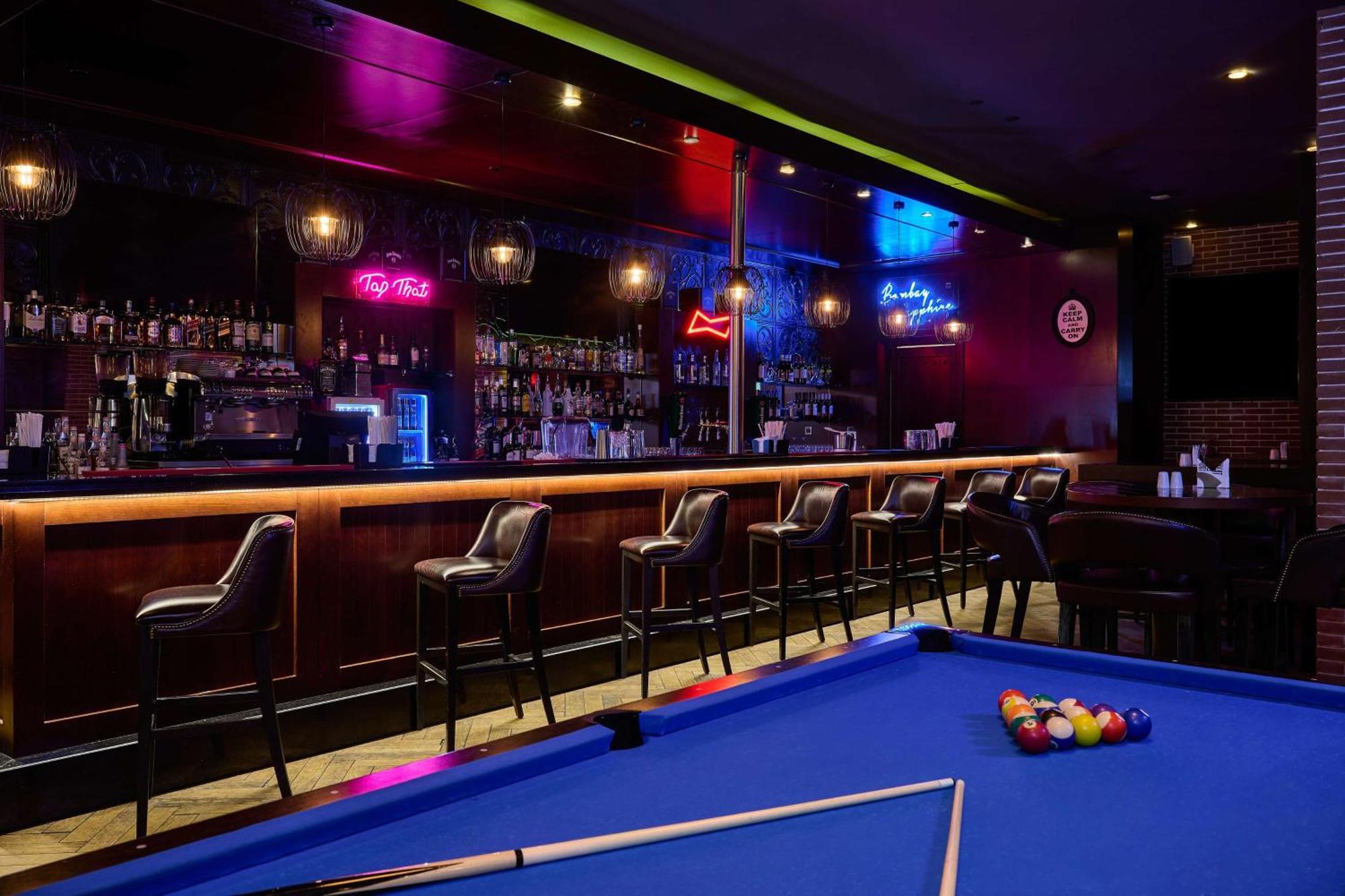 Отель Doubletree By Hilton Doha - Al Sadd Экстерьер фото The bar at the 2012 World Series of Poker