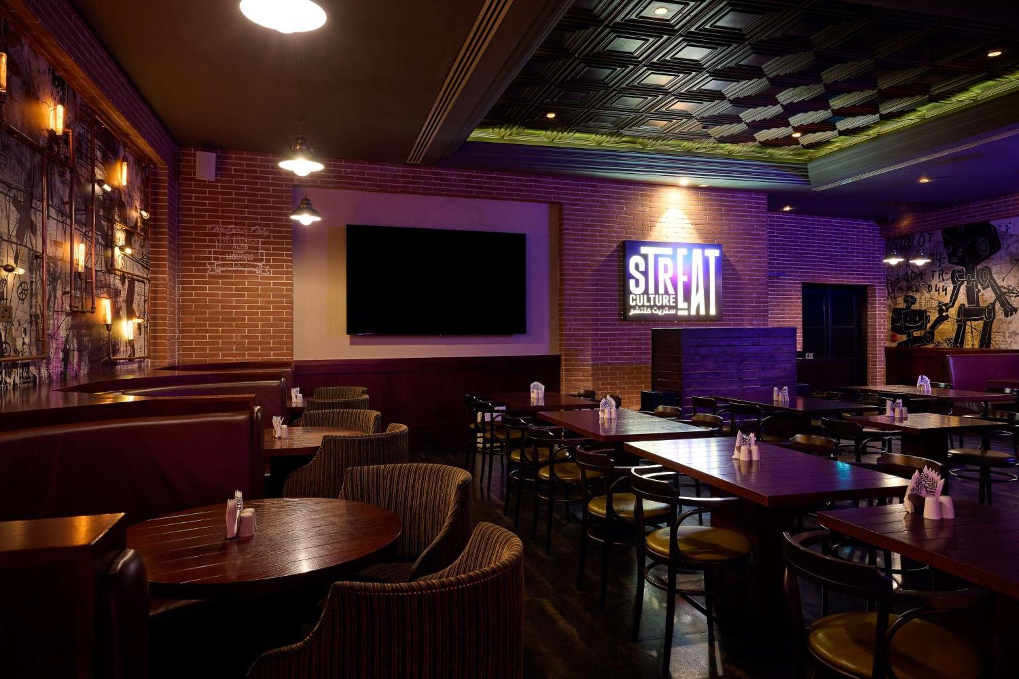 Отель Doubletree By Hilton Doha - Al Sadd Экстерьер фото The interior of Siren Records
