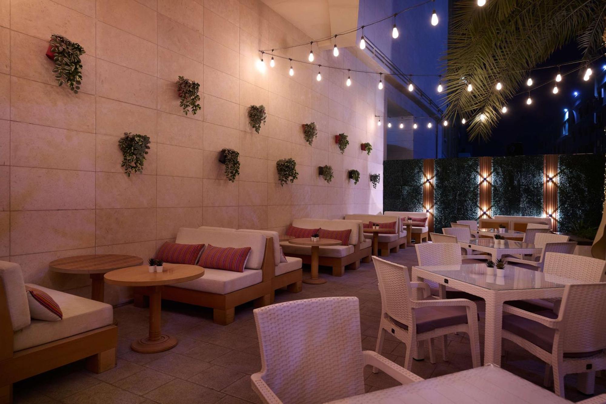 Отель Doubletree By Hilton Doha - Al Sadd Экстерьер фото The patio at the restaurant