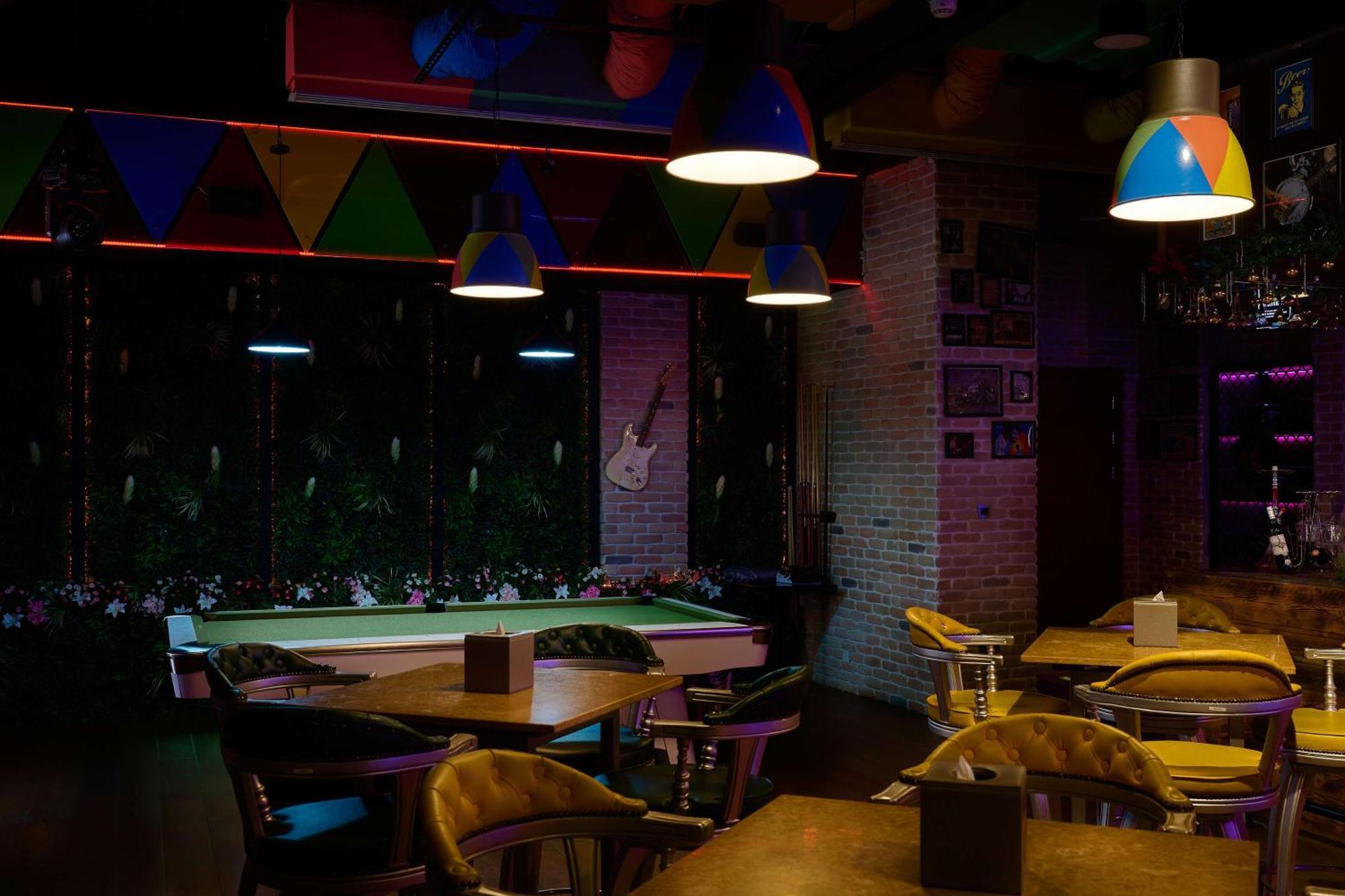 Отель Doubletree By Hilton Doha - Al Sadd Экстерьер фото The interior of a nightclub in Yerevan